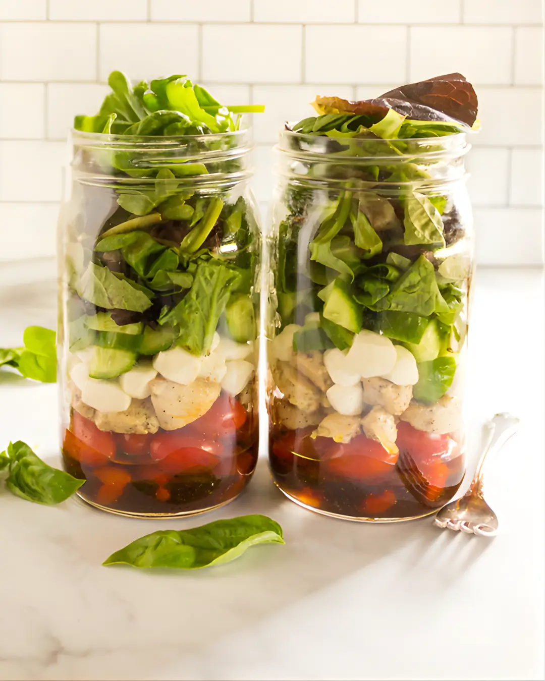 Ensalada caprese en tarro